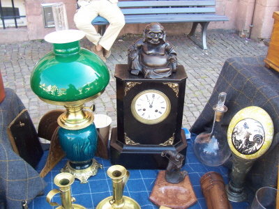 Das Schaufenster zum Flohmarkt Das Schaufenster zum Flohmarkt